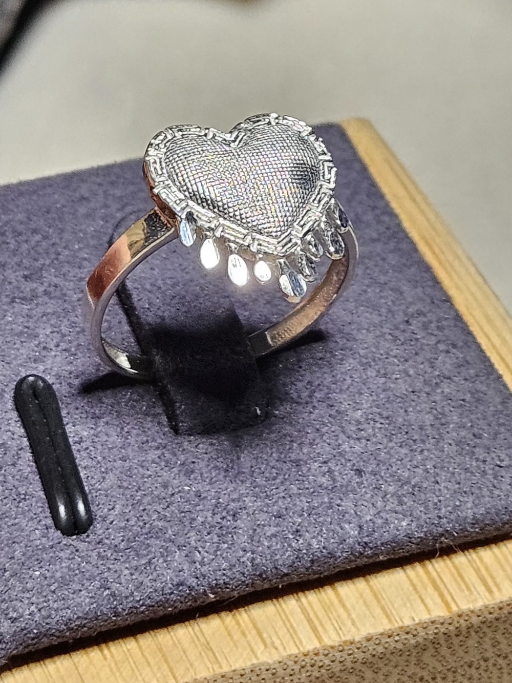 NWOT Sterling Silver Diamond Cut Dripping Heart Fringe Charm Ring